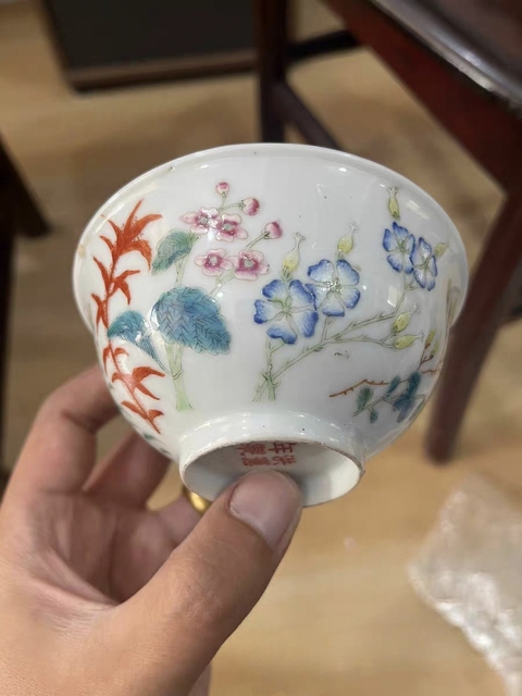 古玩陶瓷粉彩花卉紋茶圓真品鑒賞圖