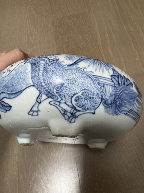 古玩陶瓷明萬歷 青花瑞獸紋三足香爐真品鑒賞圖