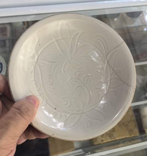 古玩陶瓷定窯白瓷刻花盤真品鑒賞圖