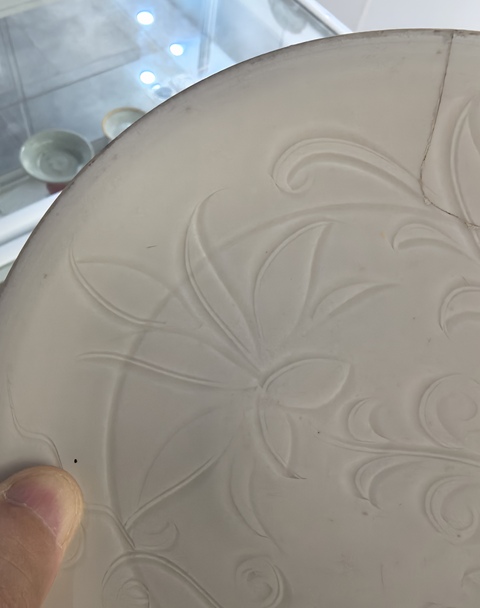 古玩陶瓷定窯白瓷刻花盤真品鑒賞圖