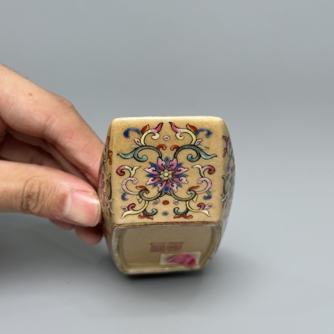 古玩陶瓷醬地粉彩花卉紋茶船真品鑒賞圖