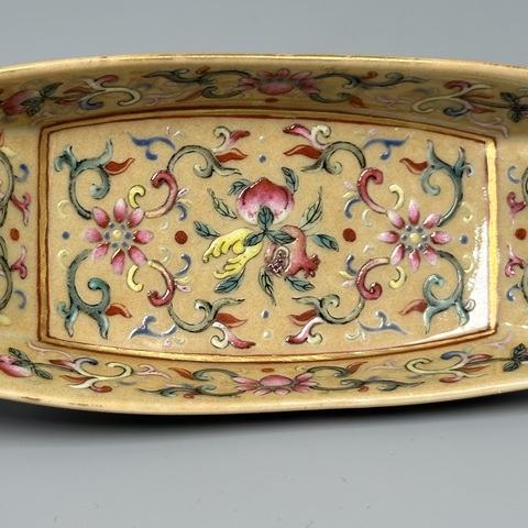 古玩陶瓷醬地粉彩花卉紋茶船真品鑒賞圖