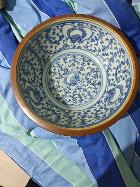 古玩陶瓷紫金釉青花花卉紋折沿盆真品鑒賞圖