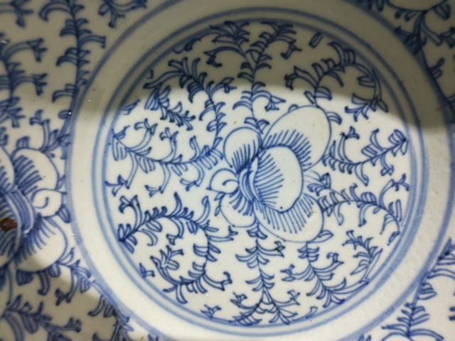 古玩陶瓷紫金釉青花花卉紋折沿盆真品鑒賞圖