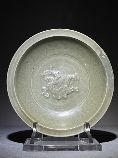 古玩陶瓷龍泉青釉貼塑龍紋大盤真品鑒賞圖