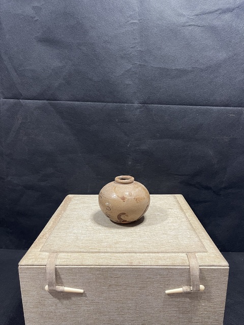 古玩陶瓷龍泉青瓷黃釉蘋果尊真品鑒賞圖