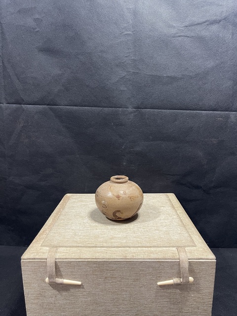 古玩陶瓷龍泉青瓷黃釉蘋果尊真品鑒賞圖