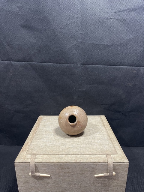 古玩陶瓷龍泉青瓷黃釉蘋果尊真品鑒賞圖