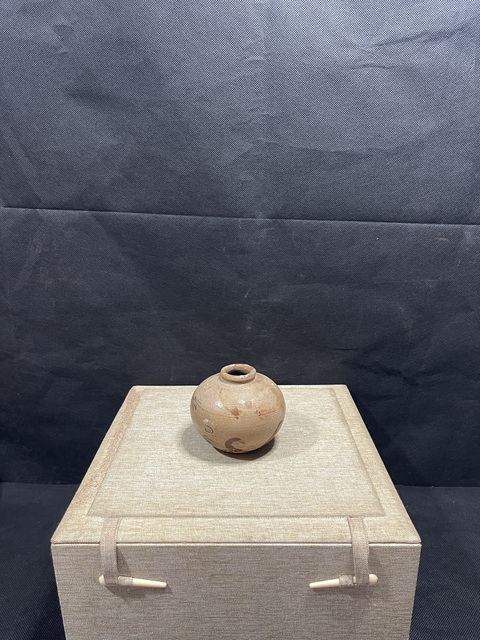 古玩陶瓷龍泉青瓷黃釉蘋果尊真品鑒賞圖