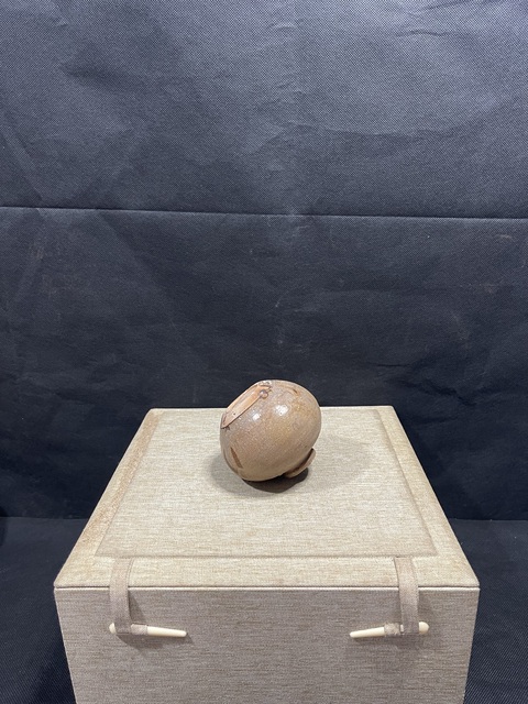 古玩陶瓷龍泉青瓷黃釉蘋果尊真品鑒賞圖