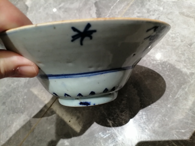 古玩陶瓷青花花卉紋折腰碗真品鑒賞圖