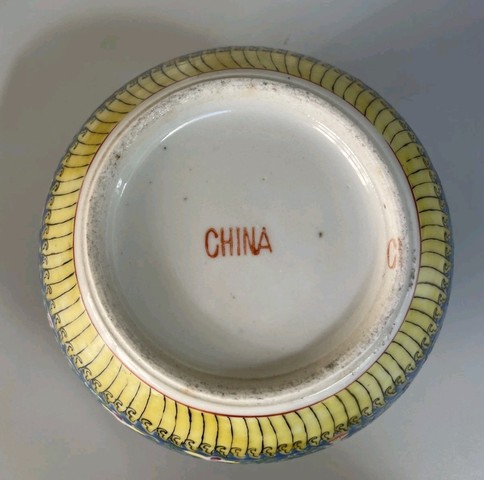 古玩陶瓷民國 粉彩罐真品鑒賞圖