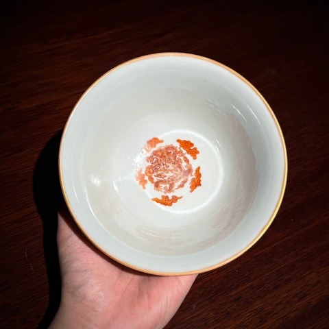 古玩陶瓷二龍戲珠礬紅綠彩撇口碗真品鑒賞圖