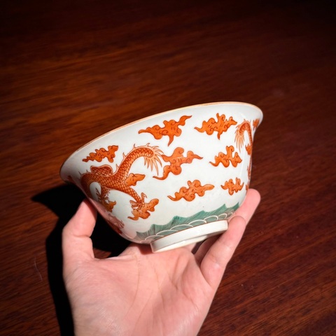 古玩陶瓷二龍戲珠礬紅綠彩撇口碗真品鑒賞圖