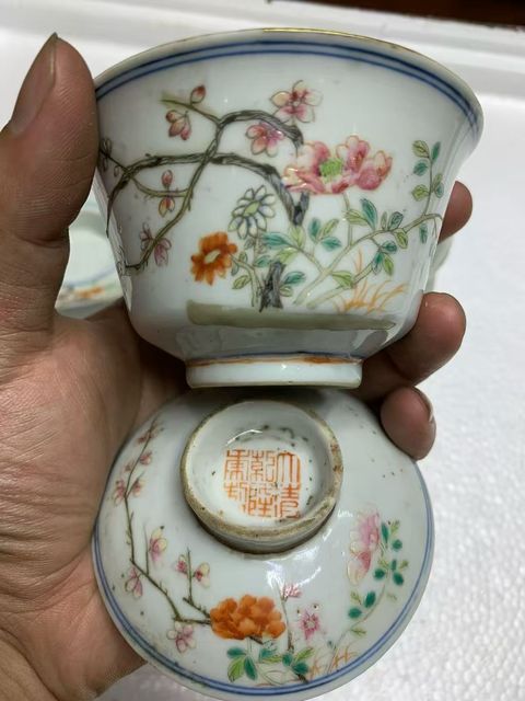 古玩陶瓷花卉紋粉彩三才蓋杯真品鑒賞圖