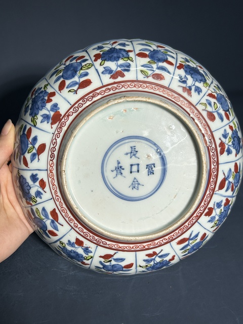 古玩陶瓷青花五彩翼龍紋花口盤真品鑒賞圖