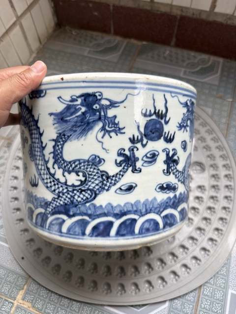 古玩陶瓷二龍戲珠青花圈足筒式香爐真品鑒賞圖