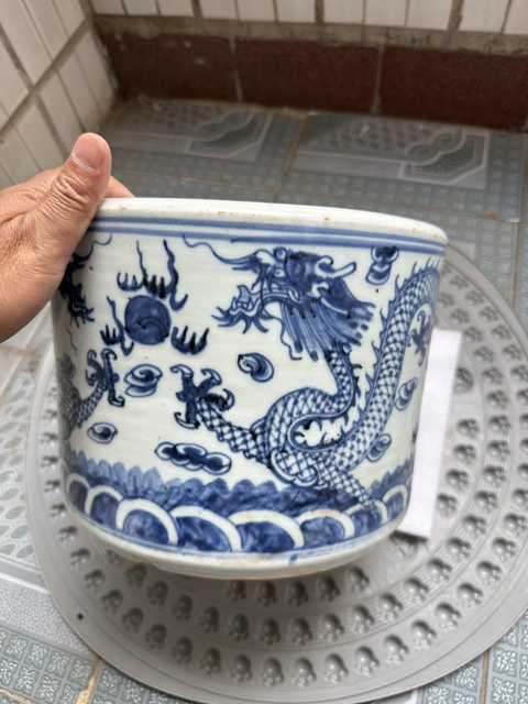 古玩陶瓷二龍戲珠青花圈足筒式香爐真品鑒賞圖