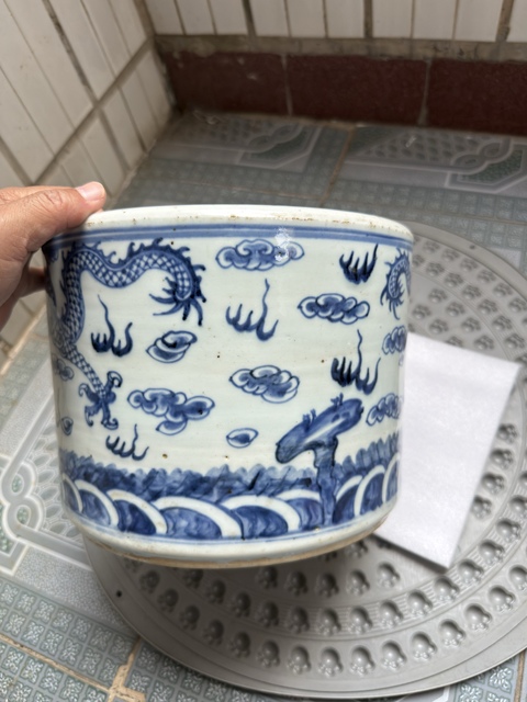 古玩陶瓷二龍戲珠青花圈足筒式香爐真品鑒賞圖