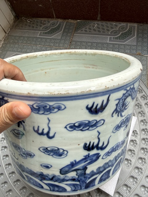 古玩陶瓷二龍戲珠青花圈足筒式香爐真品鑒賞圖