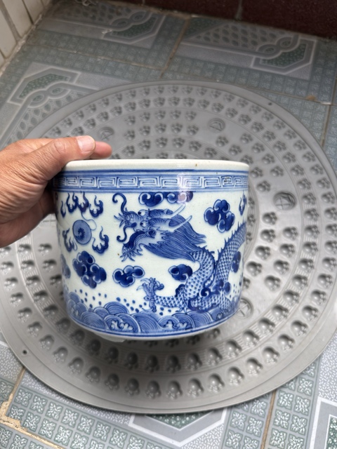 古玩陶瓷二龍戲珠三足筒式香爐真品鑒賞圖