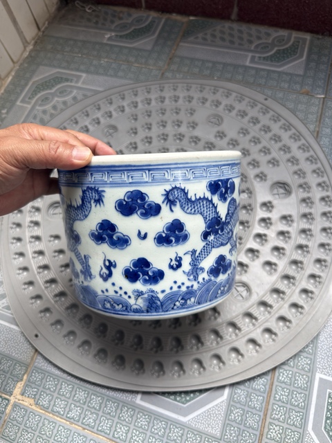 古玩陶瓷二龍戲珠三足筒式香爐真品鑒賞圖