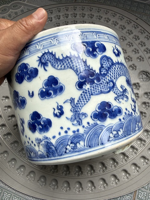 古玩陶瓷二龍戲珠三足筒式香爐真品鑒賞圖