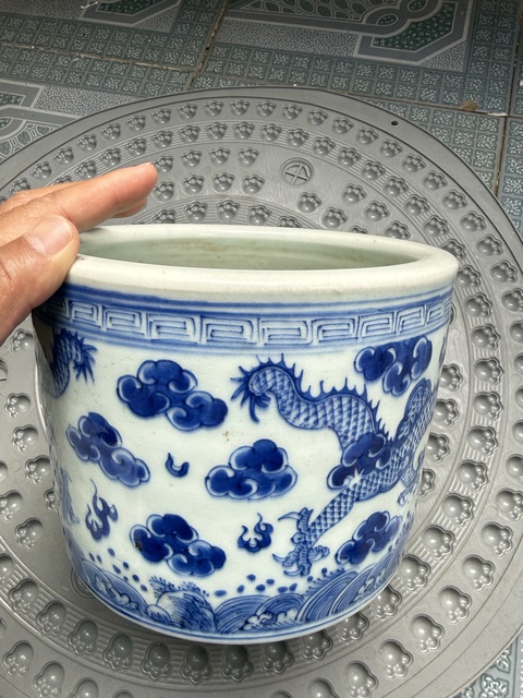 古玩陶瓷二龍戲珠三足筒式香爐真品鑒賞圖