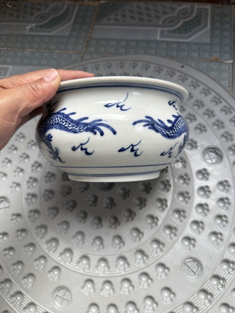 古玩陶瓷龍紋青花圈足缽式香爐真品鑒賞圖