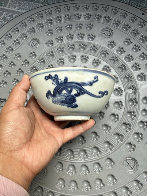 古玩陶瓷摩羯龍紋青花碗真品鑒賞圖