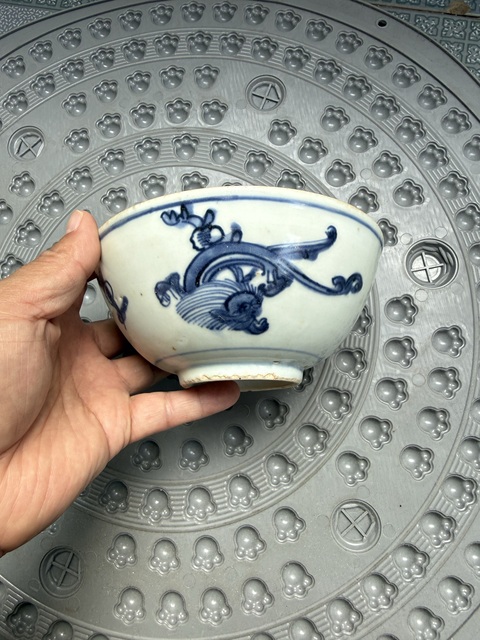 古玩陶瓷摩羯龍紋青花碗真品鑒賞圖