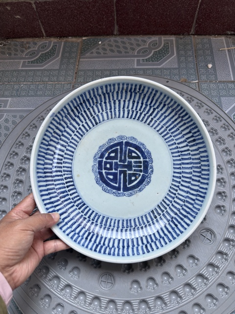 古玩陶瓷壽字紋梵字紋青花盤真品鑒賞圖