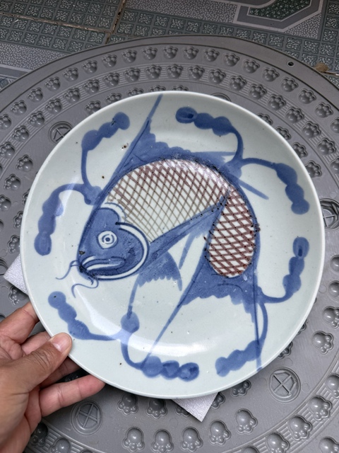 古玩陶瓷青花釉里紅魚(yú)藻紋盤真品鑒賞圖