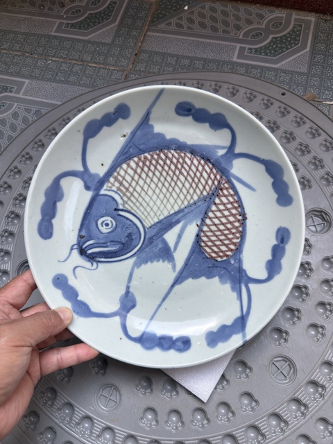 古玩陶瓷青花釉里紅魚(yú)藻紋盤真品鑒賞圖