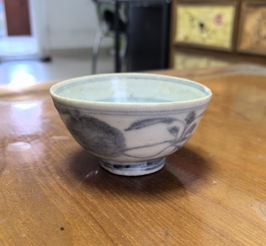 古玩陶瓷青花花卉紋茶碗真品鑒賞圖