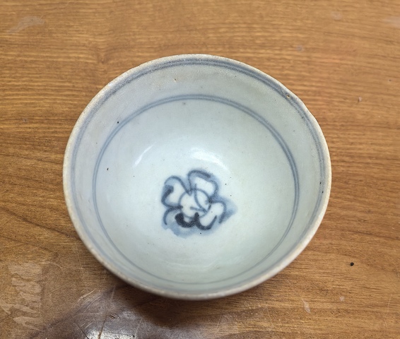 古玩陶瓷青花花卉紋茶碗真品鑒賞圖