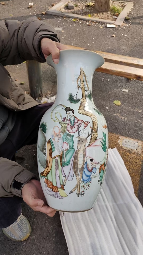 古玩陶瓷麻姑獻壽圖撇口瓶真品鑒賞圖