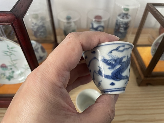 古玩陶瓷青花龍紋杯真品鑒賞圖