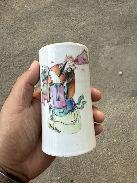 古玩陶瓷加官進(jìn)爵粉彩筆筒真品鑒賞圖