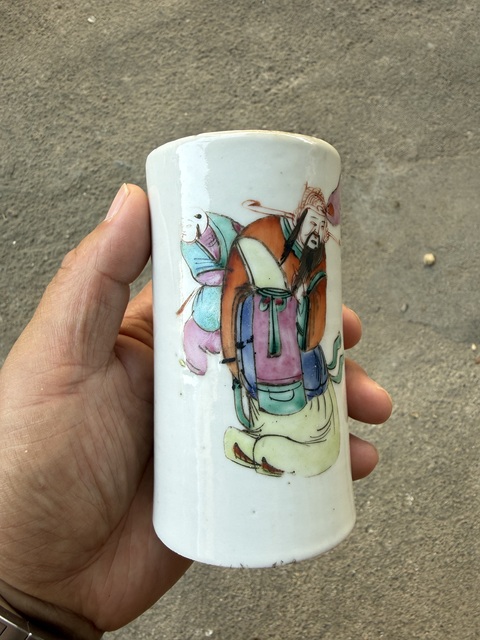 古玩陶瓷加官進(jìn)爵粉彩筆筒真品鑒賞圖