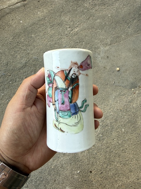 古玩陶瓷加官進(jìn)爵粉彩筆筒真品鑒賞圖