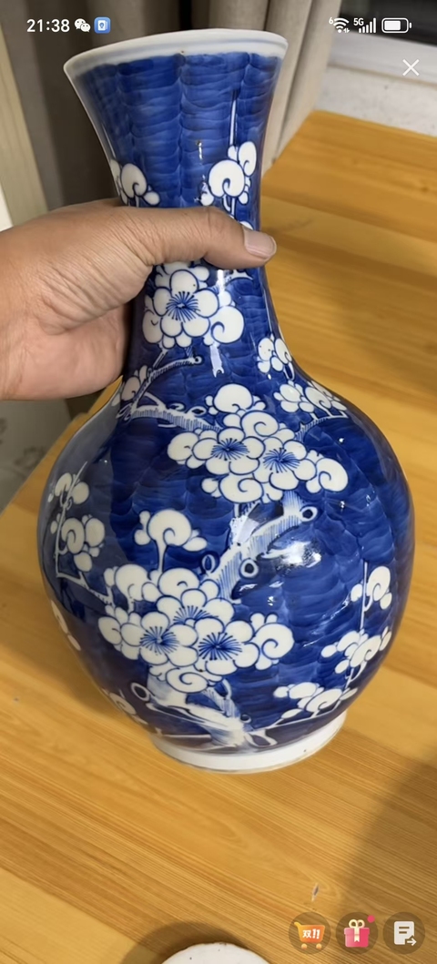 古玩陶瓷青花留白冰梅紋賞瓶真品鑒賞圖