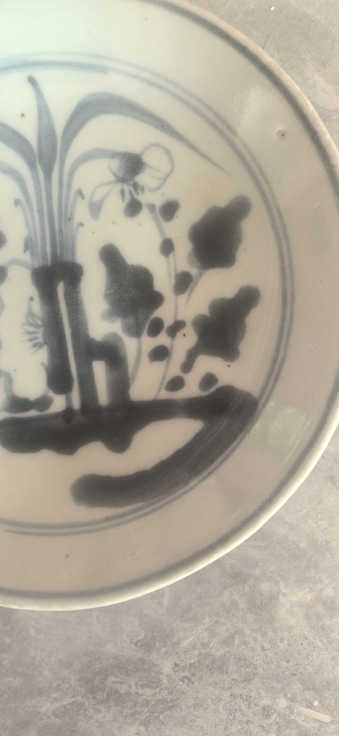 古玩陶瓷青花花卉紋盤真品鑒賞圖