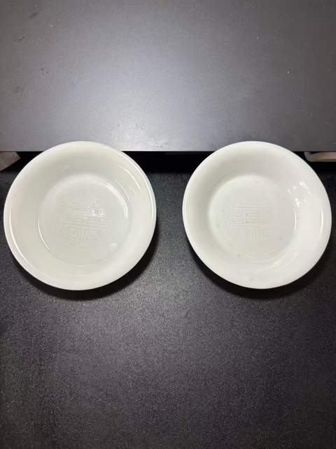 古玩陶瓷白釉印花盤真品鑒賞圖