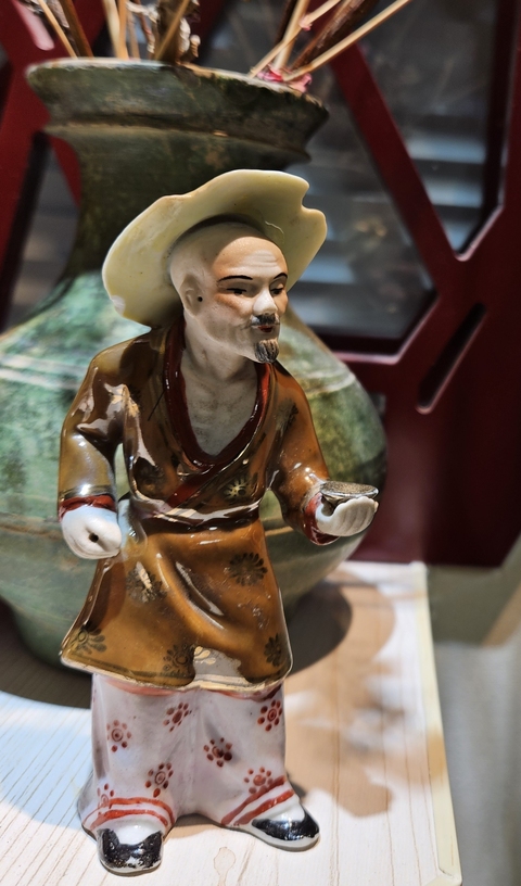 古玩陶瓷紫金釉人物瓷塑真品鑒賞圖