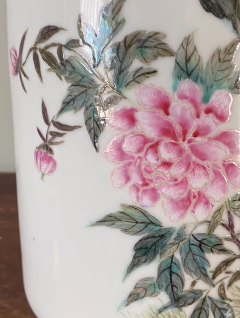 古玩陶瓷民國 余竹青繪新粉彩花鳥紋瓶拍賣,當前價格11111元