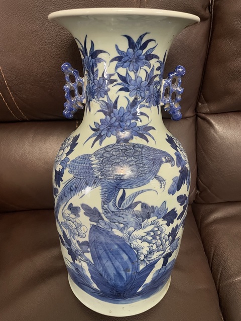 古玩陶瓷晚清英雄獨立青花瓶真品鑒賞圖