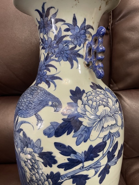 古玩陶瓷晚清英雄獨立青花瓶真品鑒賞圖