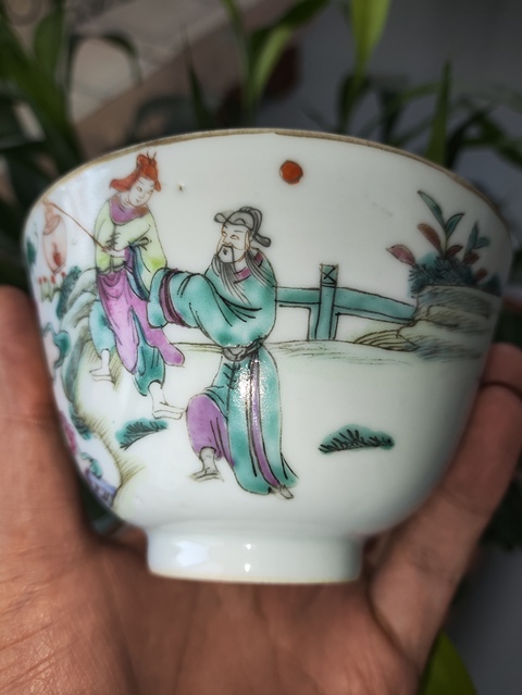 古玩陶瓷粉彩人物故事紋茶杯真品鑒賞圖