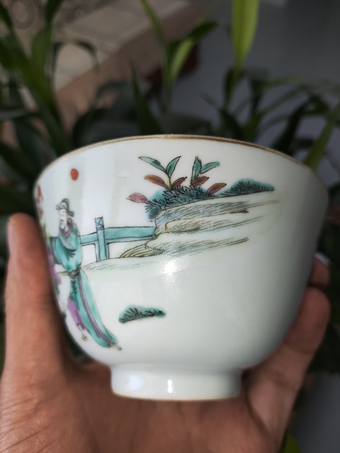 古玩陶瓷粉彩人物故事紋茶杯真品鑒賞圖